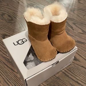 UGG Caden boot size XS (0/1) NWT